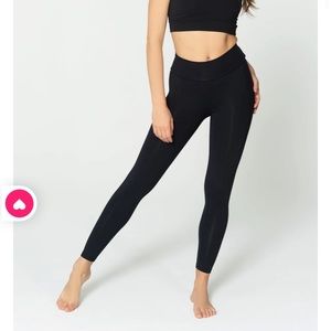 Booty by Brabants Textureless Workout Leggings OS